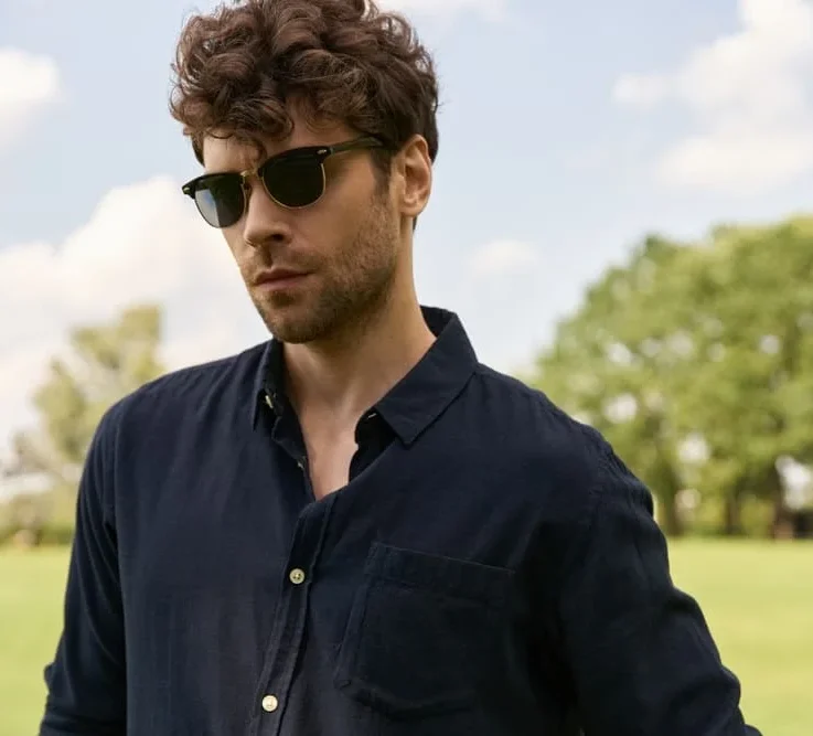 Photo homme avec lunettes de soleil